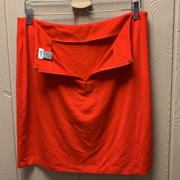 Cache Skirt - Picture 8 of 9